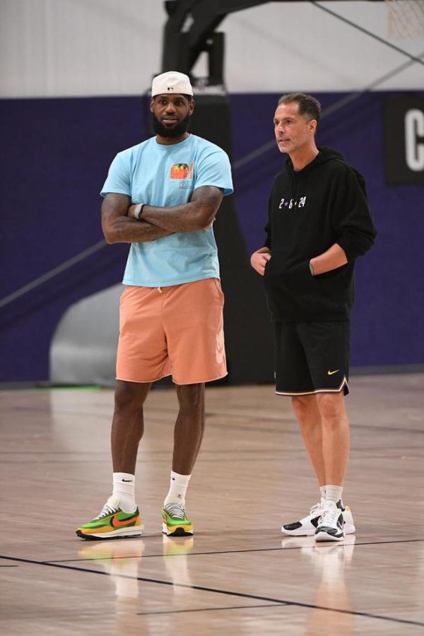 Wen Pang: Sau khi James thực hiện tùy chọn người chơi, Lakers đã không phát hành tin tức có liên qua