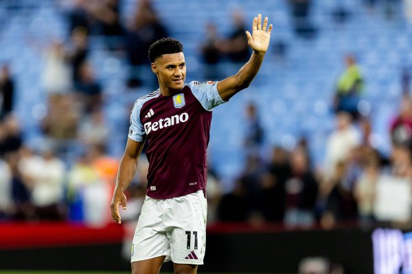 Mục tiêu tin đồn của Manchester United Watkins & Martin đã trở lại Villa để đào tạo